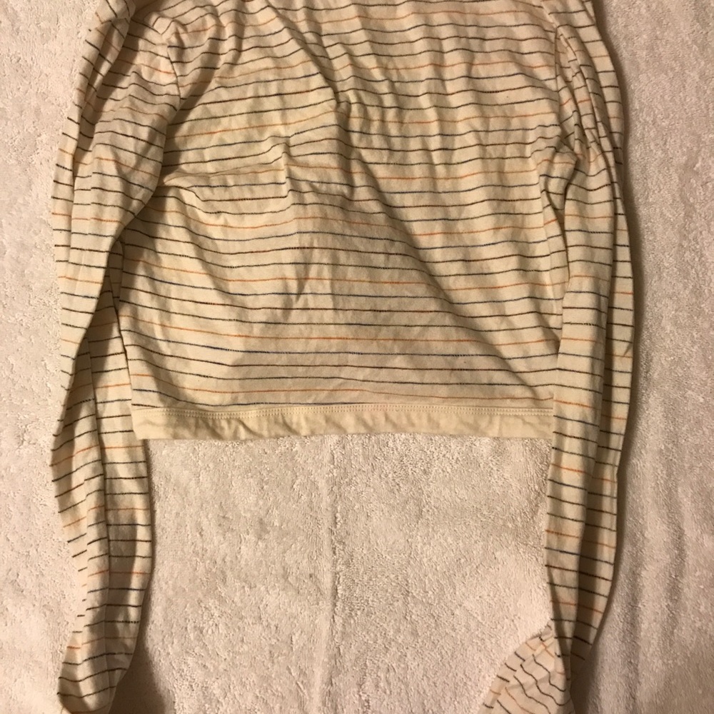 Slightly cropped long sleeve shirt